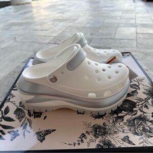 CROCS White and Silver Platform Bae Clogs
